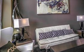 Penthouse Suite Downtown, Top Floor 4 Beds, 2Baths