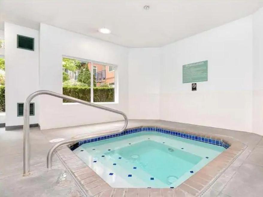 Penthouse Suite Downtown, Top Floor 4 Beds, 2Baths Seattle Exterior photo